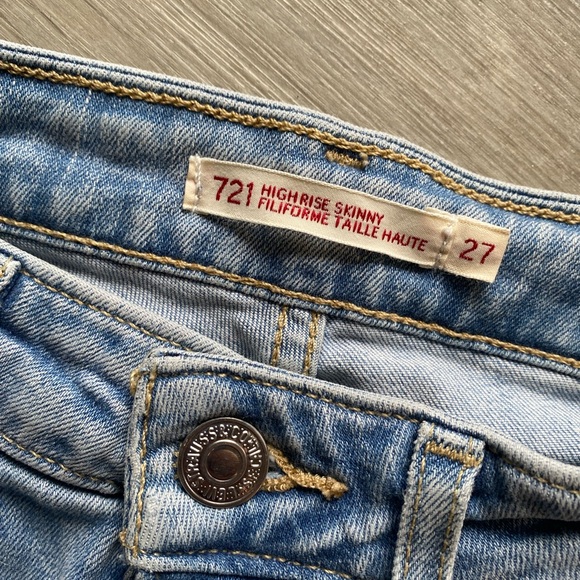 Levi 721 Highrise Skinny Distressed Jeans - Picture 3 of 4